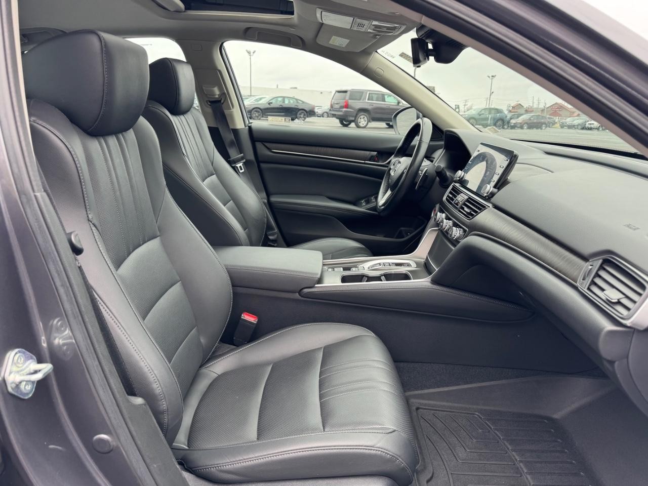 Honda Accord Hybrid Vehicle Full-screen Gallery Image 23