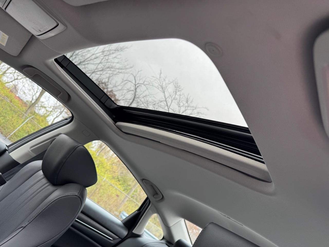 Honda Accord Hybrid Vehicle Full-screen Gallery Image 25