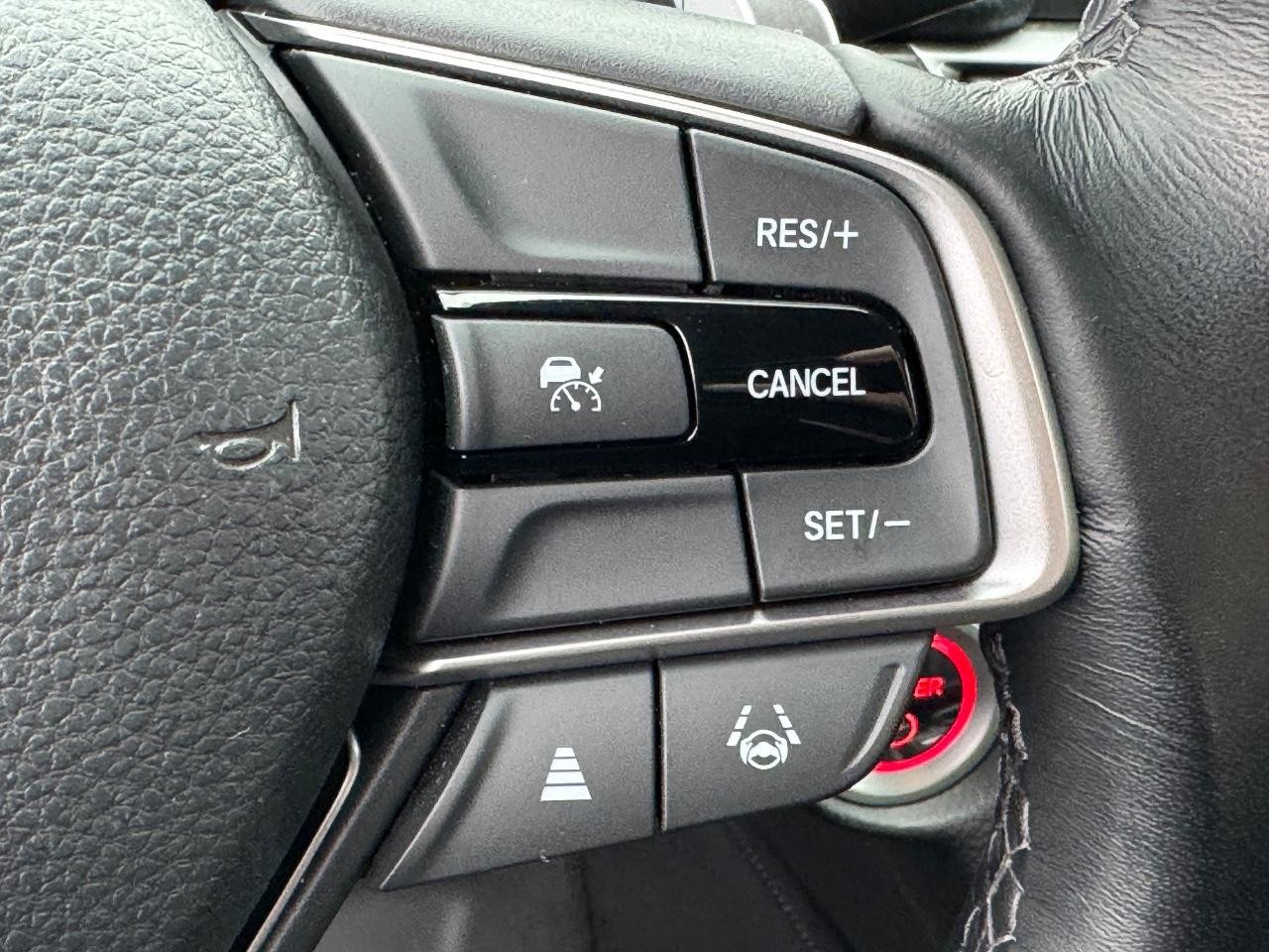 Honda Accord Hybrid Vehicle Full-screen Gallery Image 28