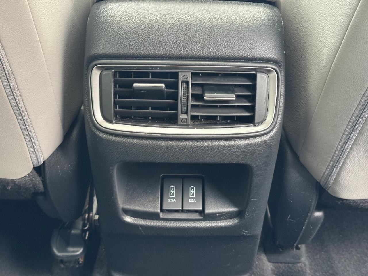 Honda CR-V Vehicle Full-screen Gallery Image 15