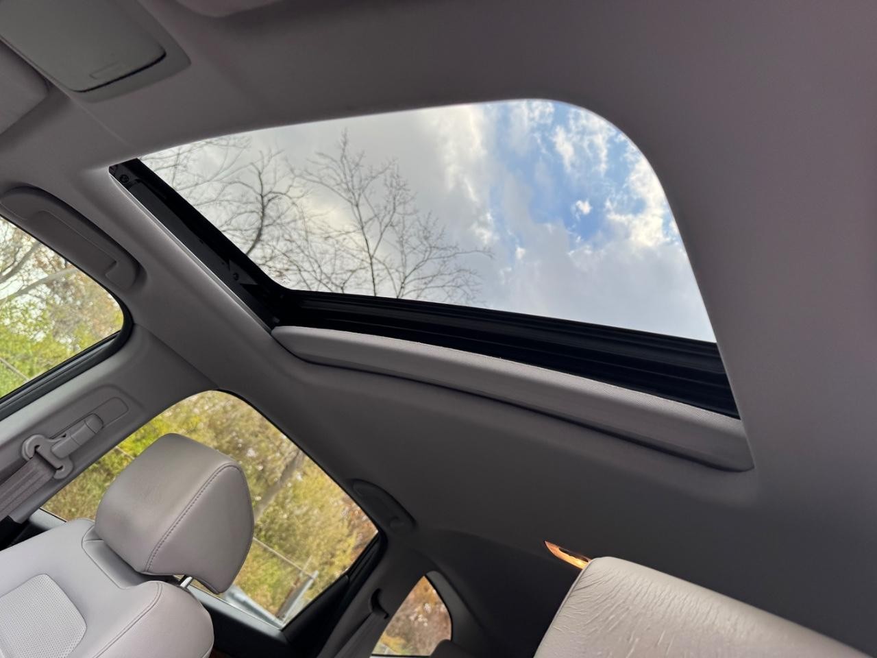 Honda CR-V Vehicle Full-screen Gallery Image 18