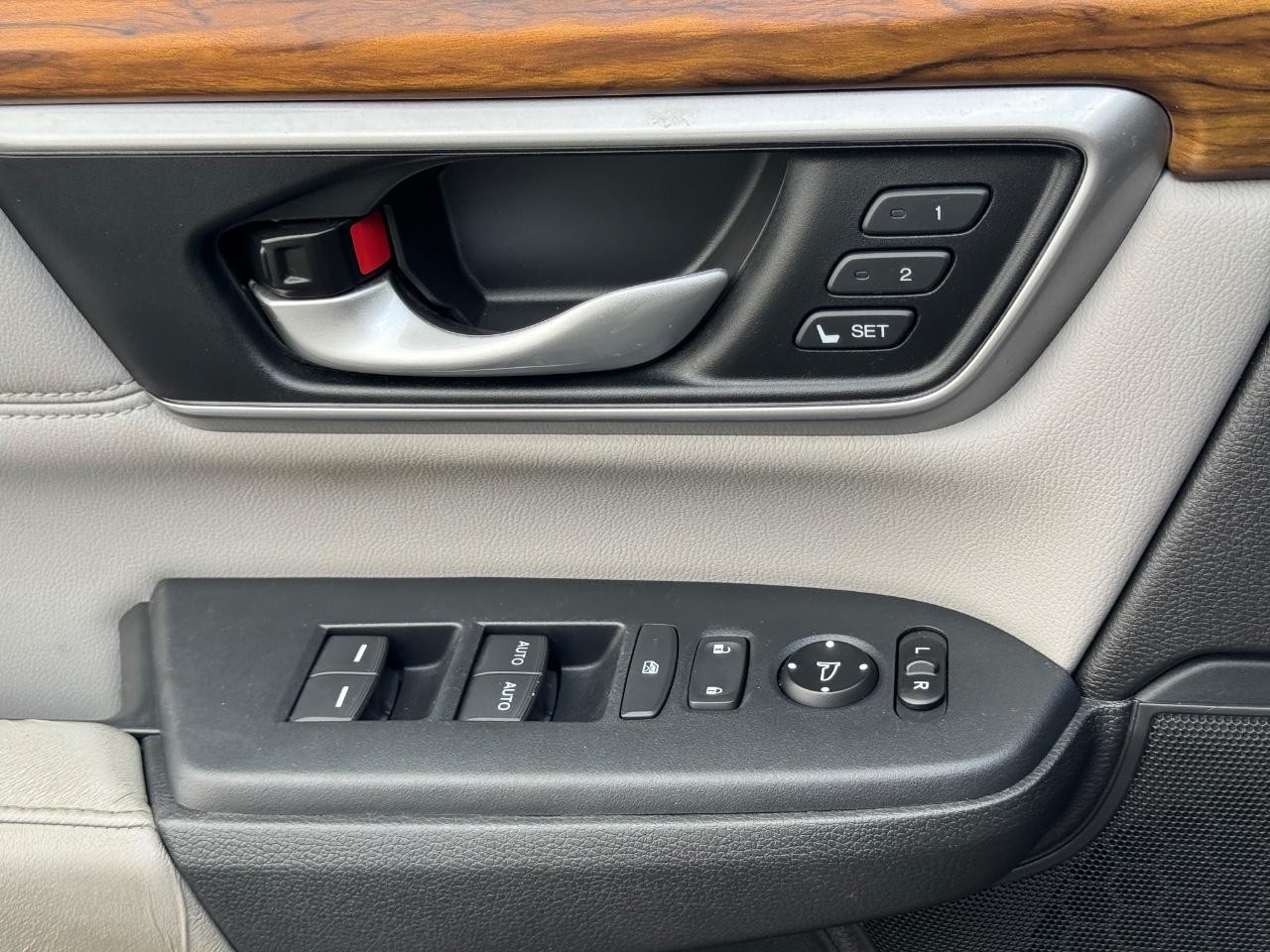 Honda CR-V Vehicle Full-screen Gallery Image 25