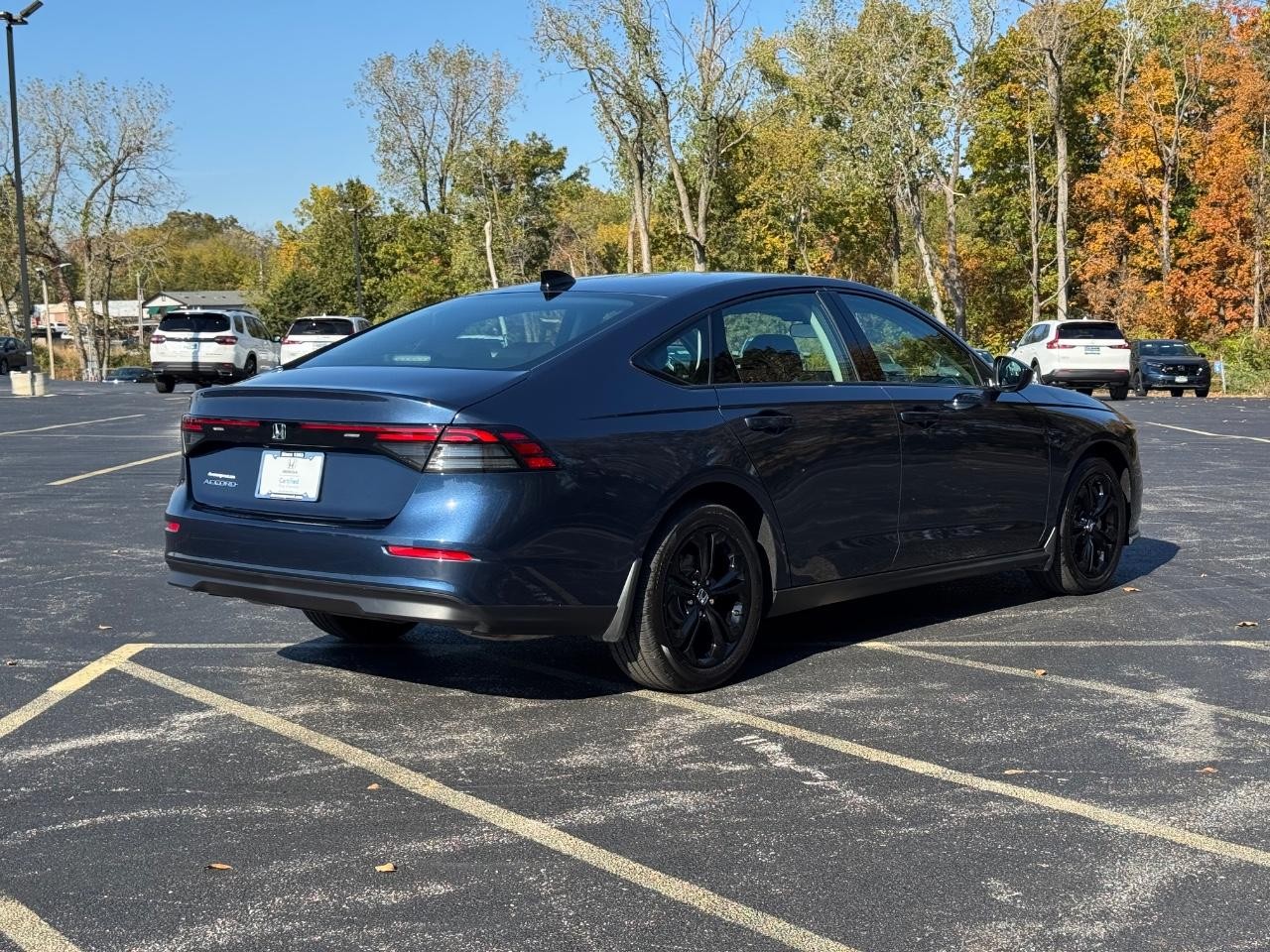 Honda Accord Sedan Vehicle Full-screen Gallery Image 03