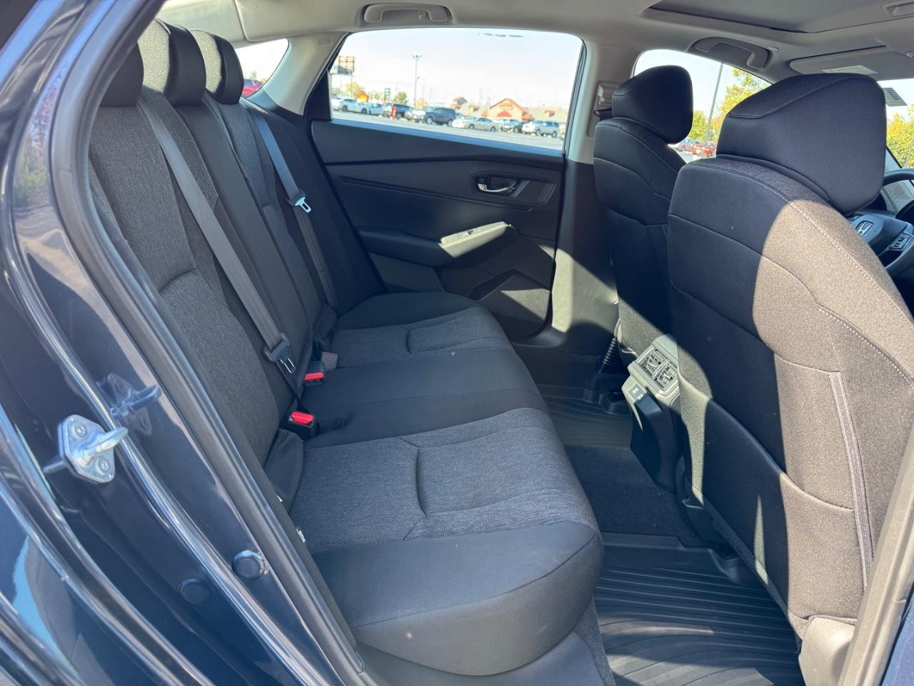 Honda Accord Sedan Vehicle Full-screen Gallery Image 10