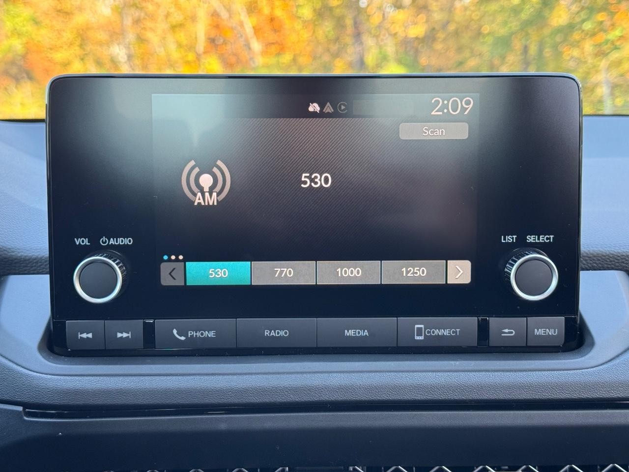 Honda Accord Sedan Vehicle Full-screen Gallery Image 13