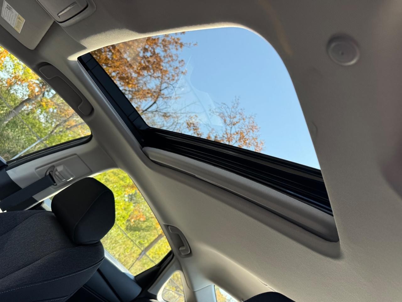 Honda Accord Sedan Vehicle Full-screen Gallery Image 19