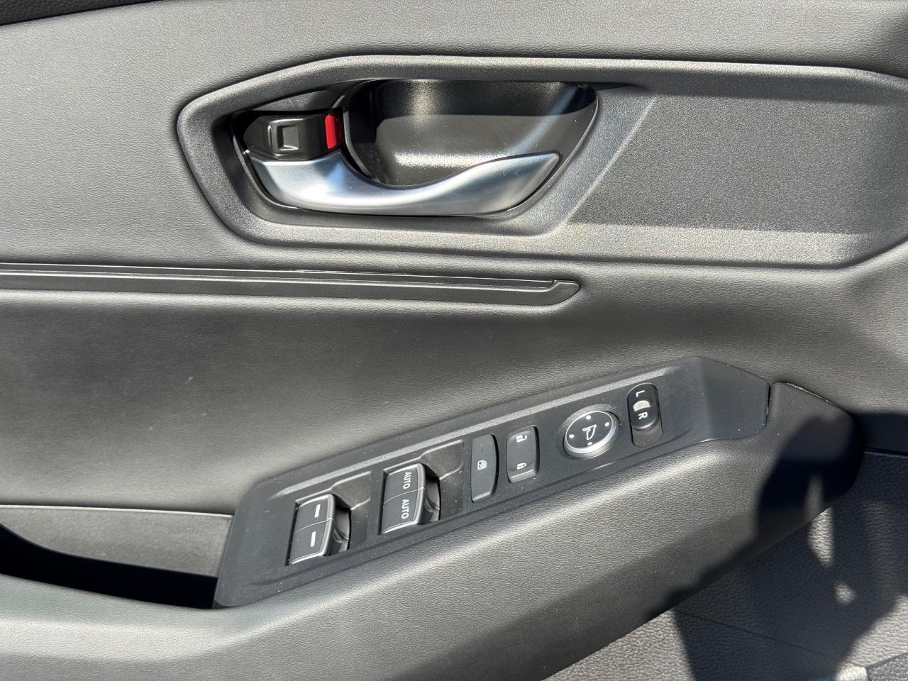 Honda Accord Sedan Vehicle Full-screen Gallery Image 24