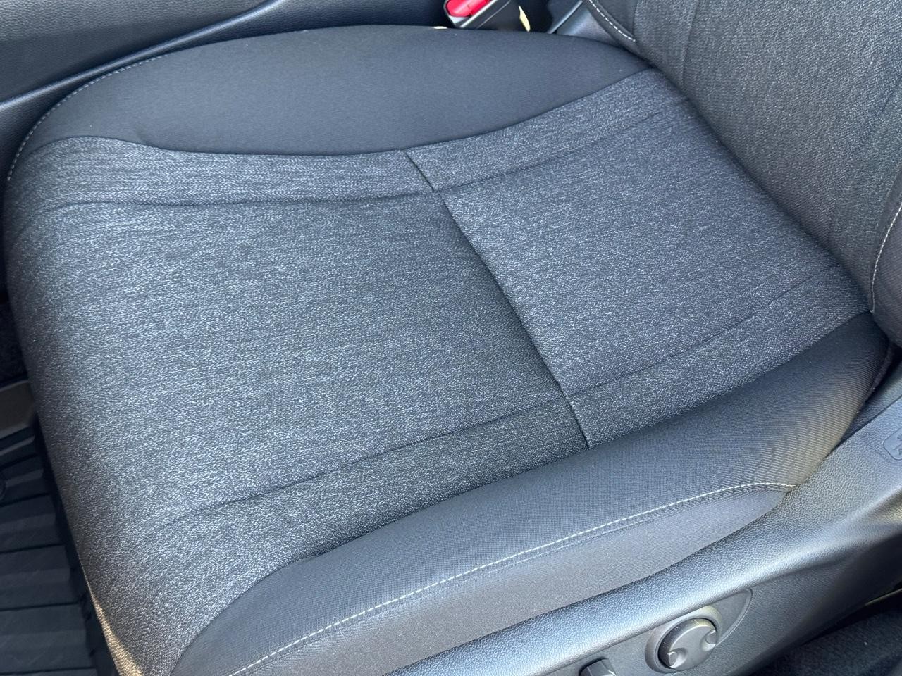 Honda Accord Sedan Vehicle Full-screen Gallery Image 25