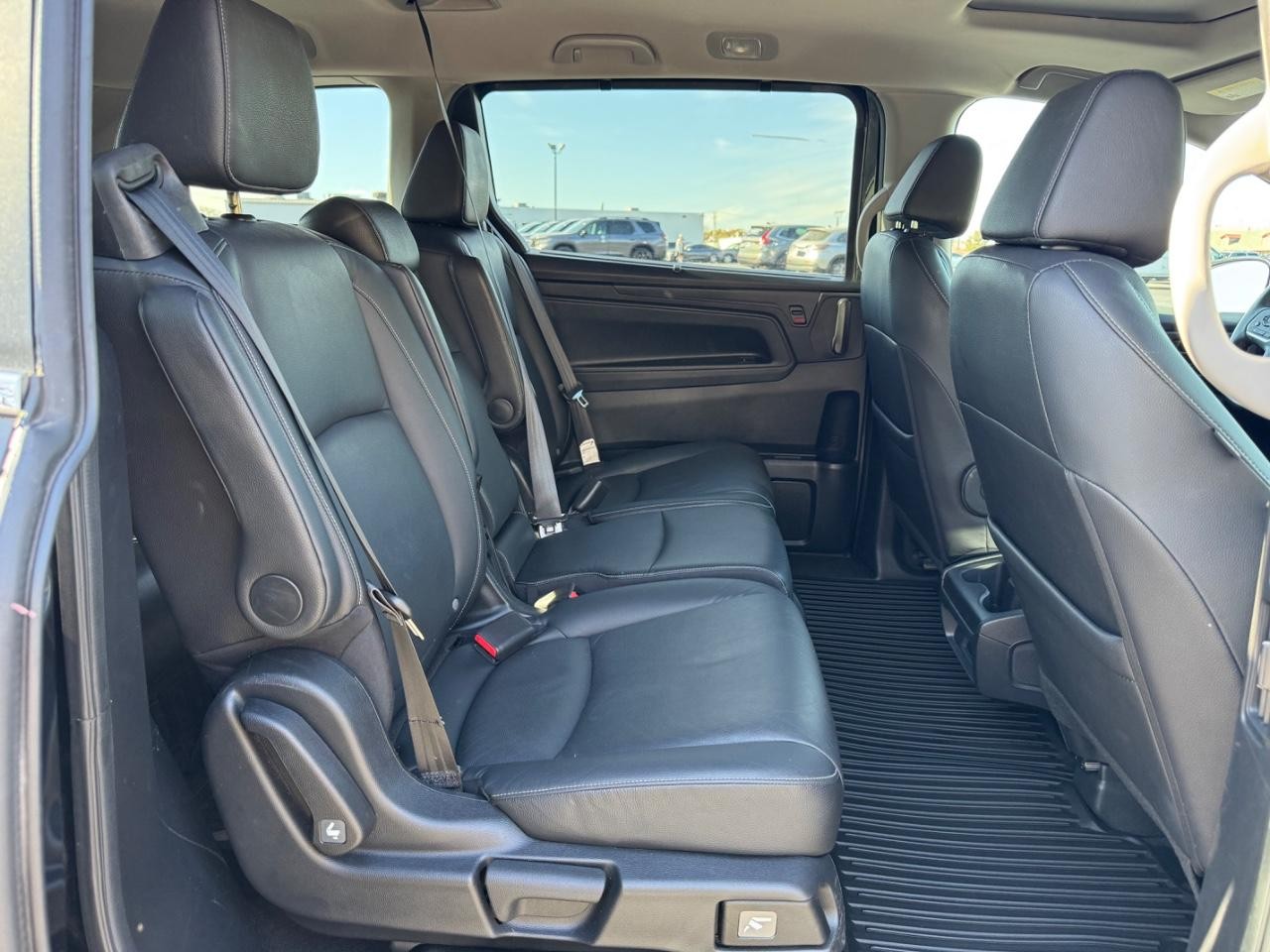 Honda Odyssey Vehicle Full-screen Gallery Image 10