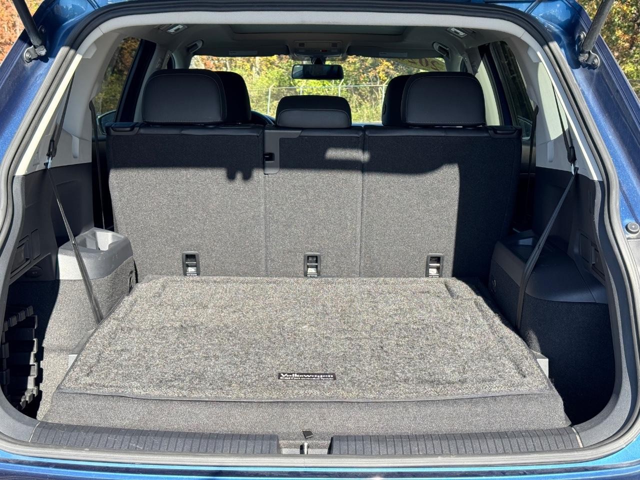 Volkswagen Tiguan Vehicle Full-screen Gallery Image 04