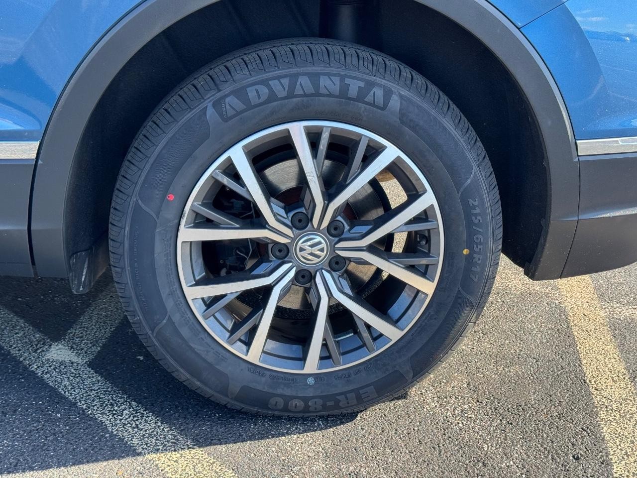 Volkswagen Tiguan Vehicle Full-screen Gallery Image 07