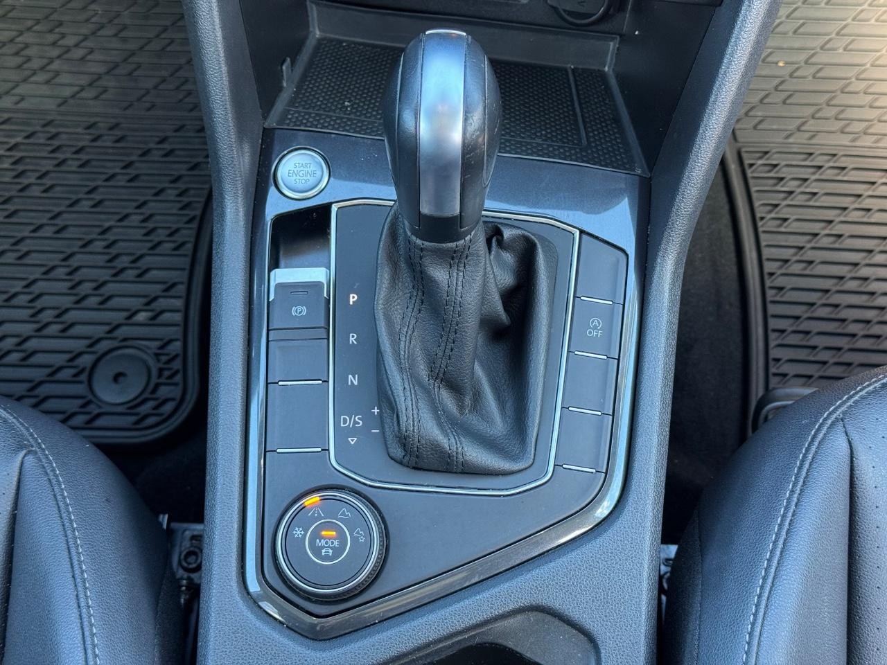 Volkswagen Tiguan Vehicle Full-screen Gallery Image 15