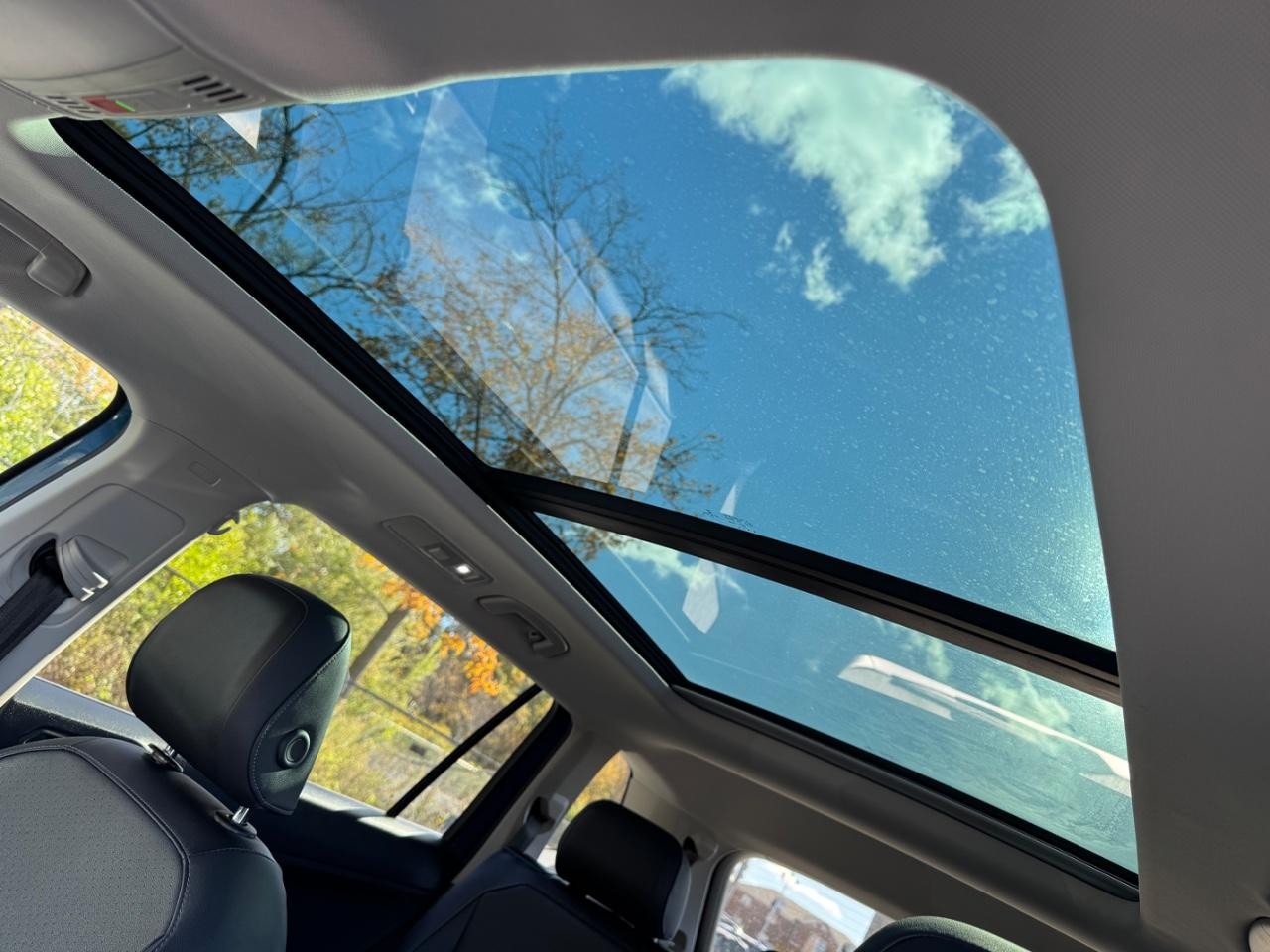 Volkswagen Tiguan Vehicle Full-screen Gallery Image 19