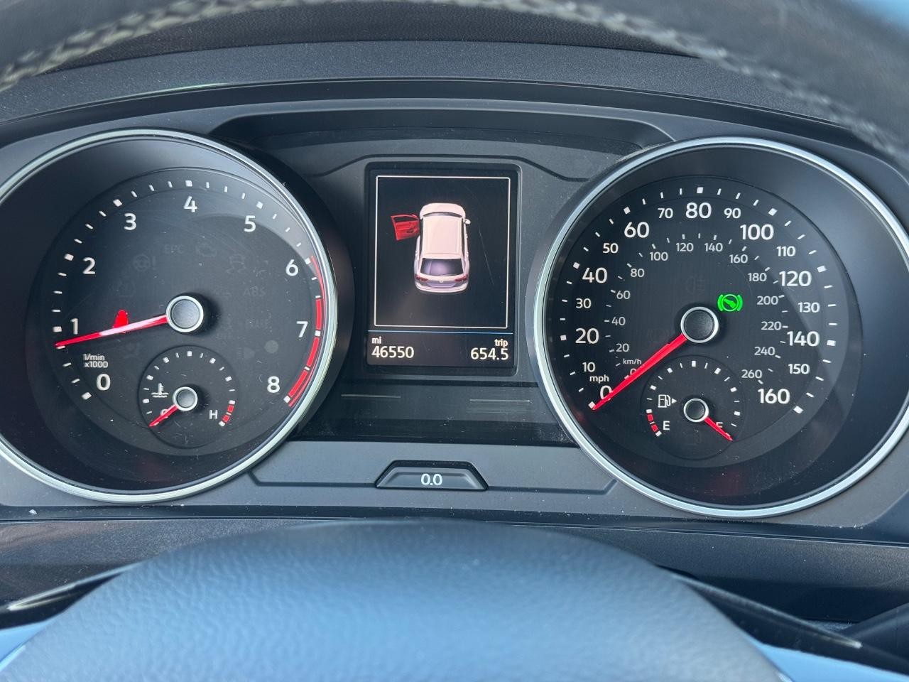 Volkswagen Tiguan Vehicle Full-screen Gallery Image 20