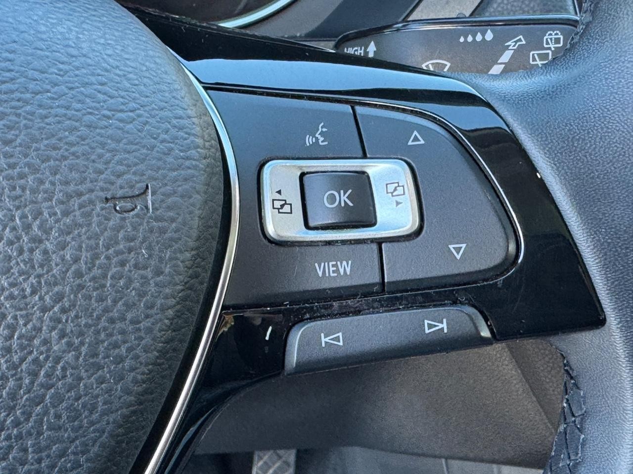 Volkswagen Tiguan Vehicle Full-screen Gallery Image 22