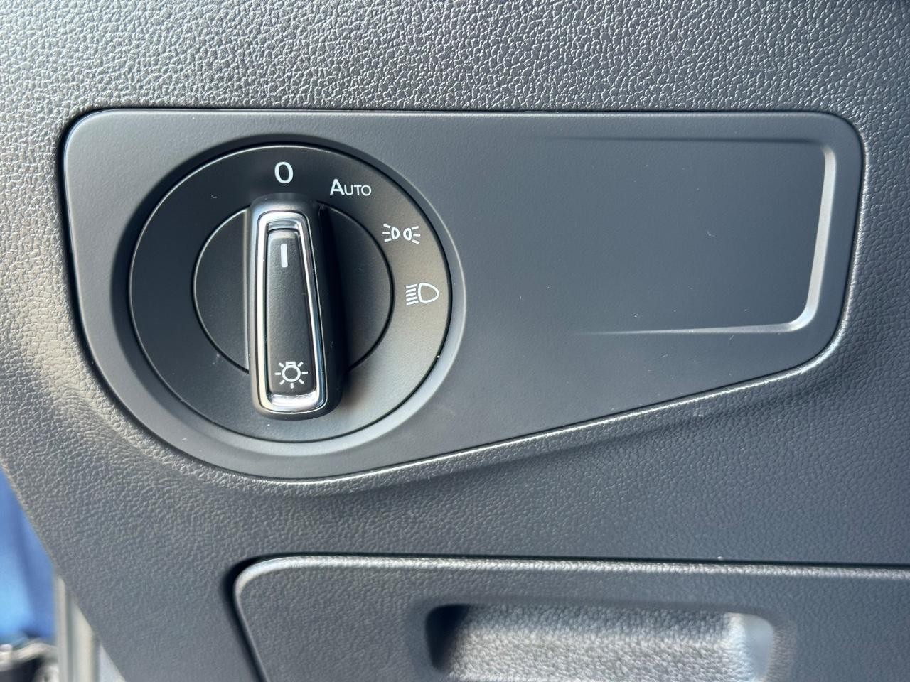 Volkswagen Tiguan Vehicle Full-screen Gallery Image 23