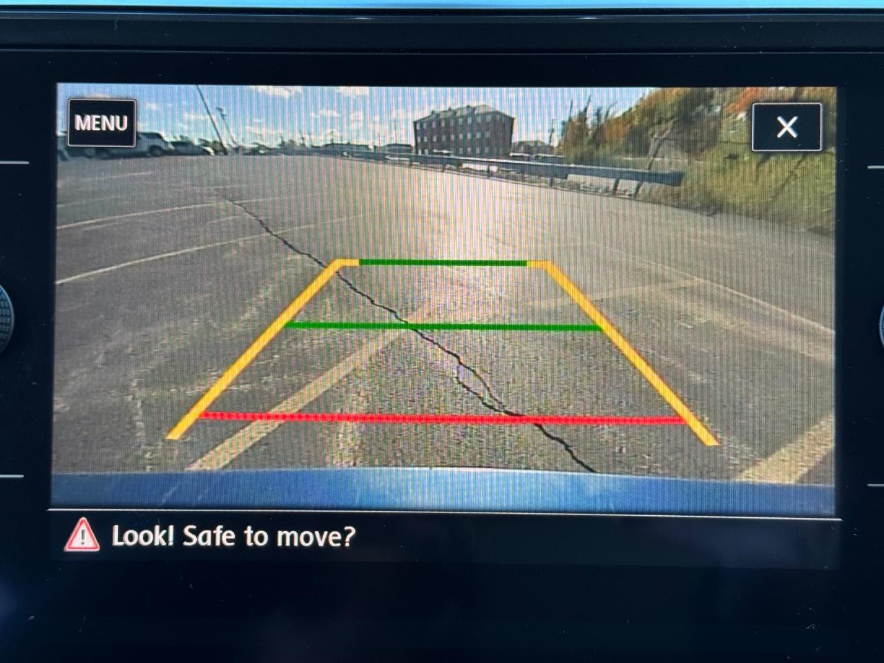 Volkswagen Tiguan Vehicle Full-screen Gallery Image 24