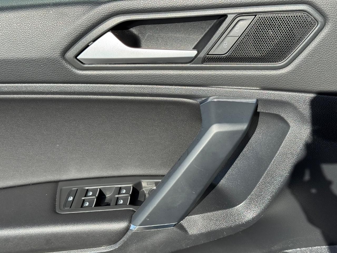 Volkswagen Tiguan Vehicle Full-screen Gallery Image 25