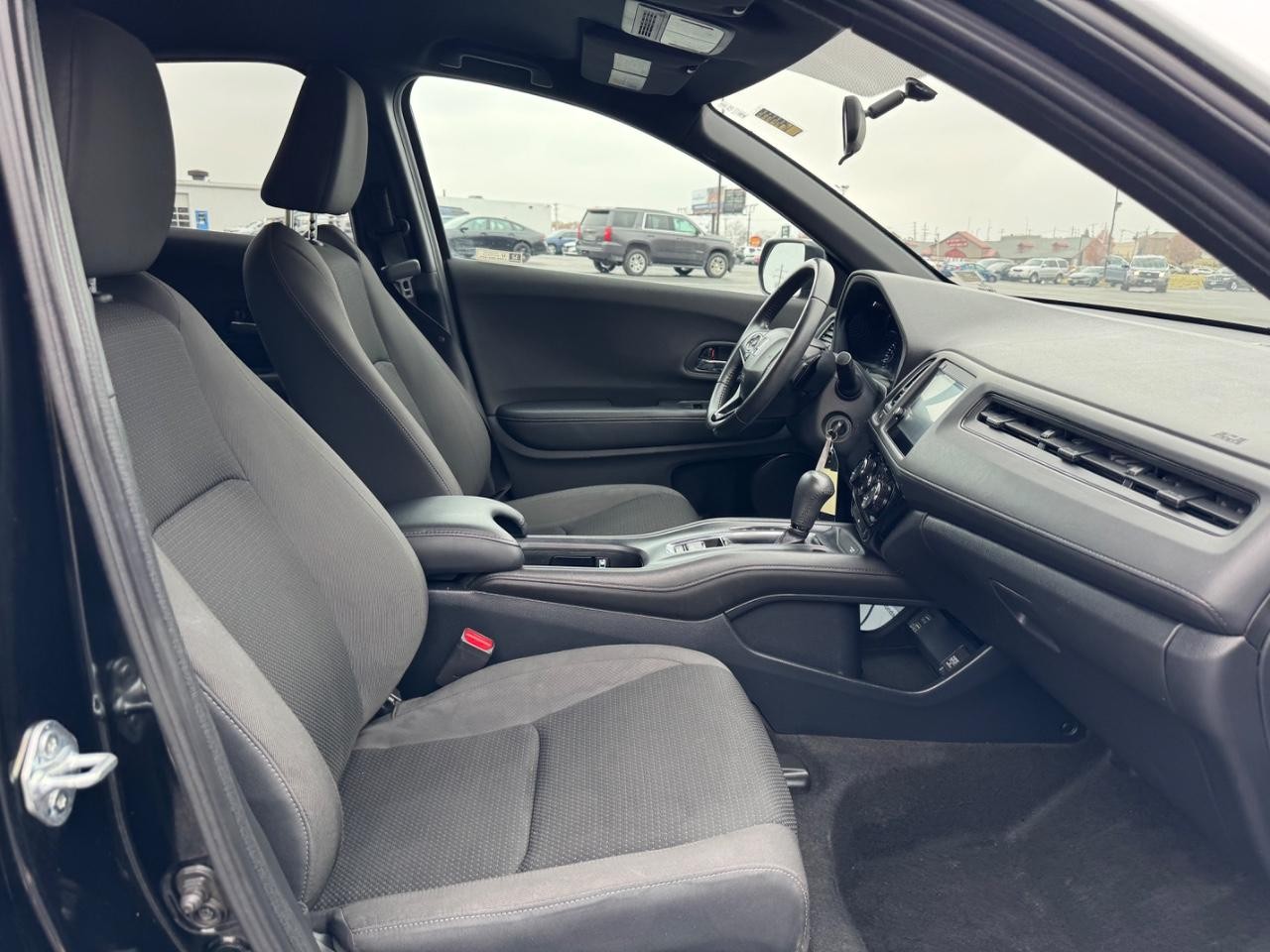 Honda HR-V Vehicle Full-screen Gallery Image 15