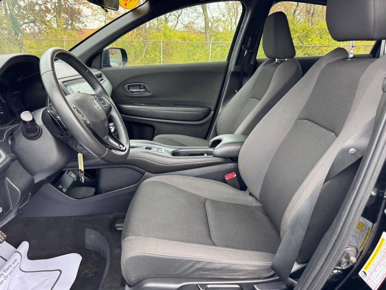 Honda HR-V Vehicle Full-screen Gallery Image 16