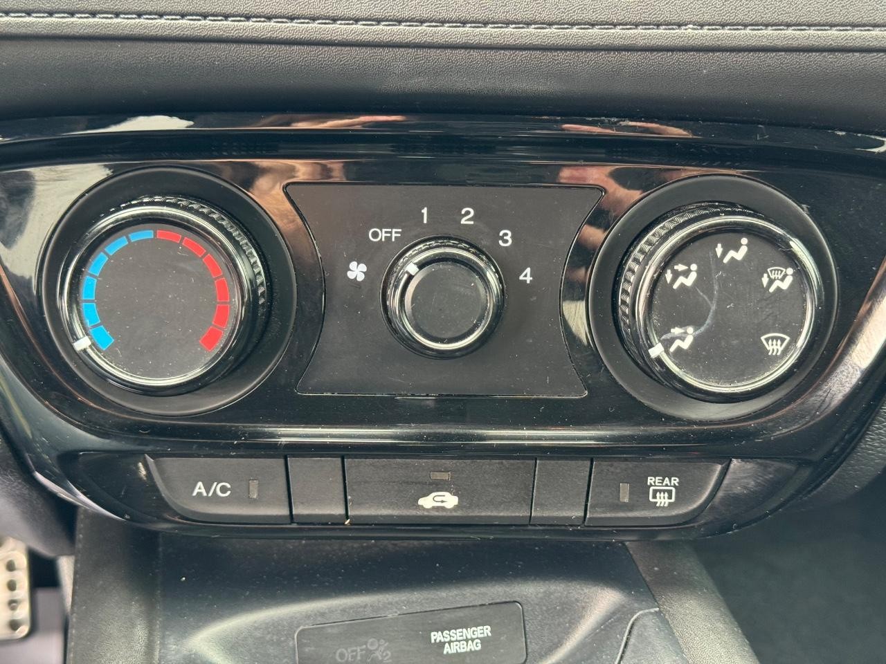 Honda HR-V Vehicle Full-screen Gallery Image 17