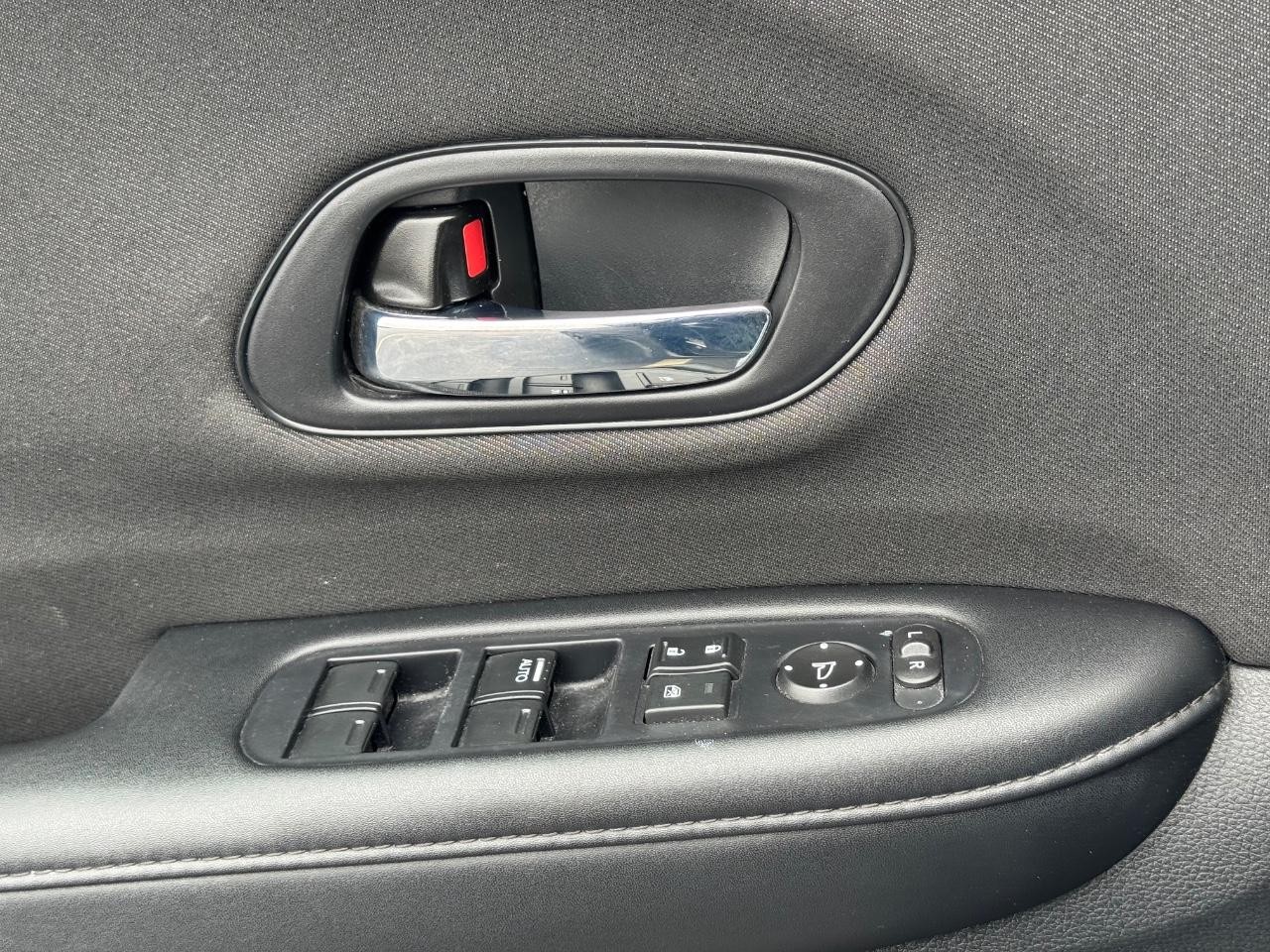 Honda HR-V Vehicle Full-screen Gallery Image 23