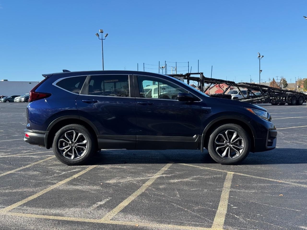 Honda CR-V Hybrid Vehicle Full-screen Gallery Image 02