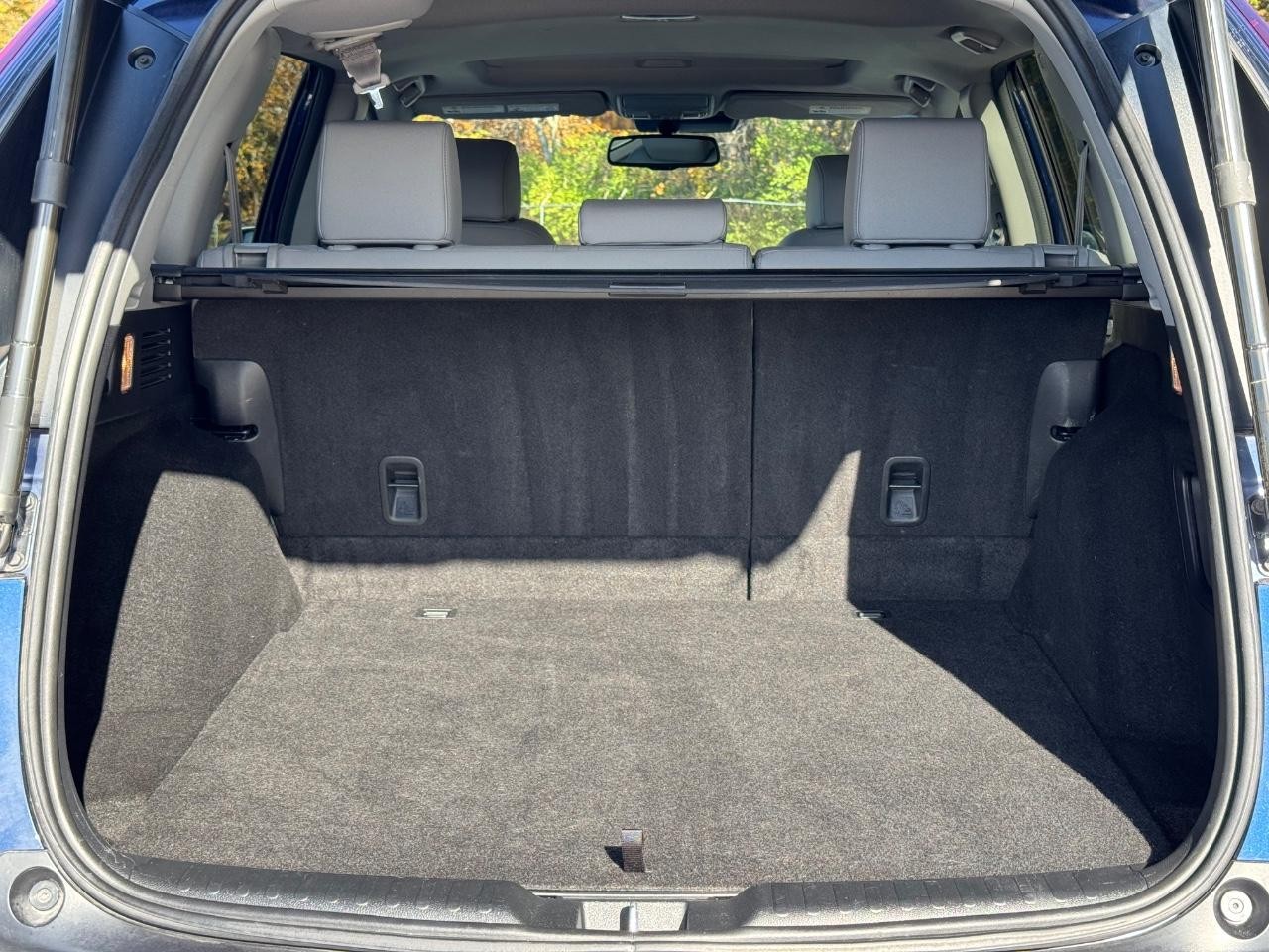 Honda CR-V Hybrid Vehicle Full-screen Gallery Image 04