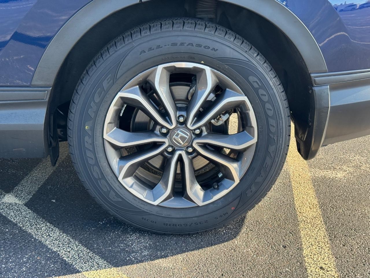 Honda CR-V Hybrid Vehicle Full-screen Gallery Image 07