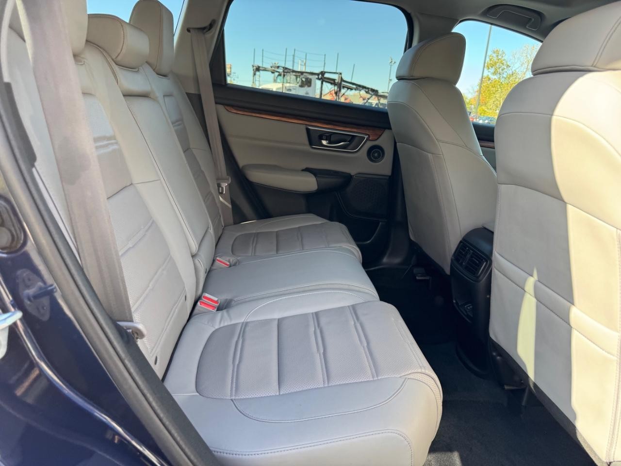 Honda CR-V Hybrid Vehicle Full-screen Gallery Image 10