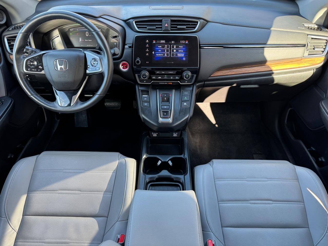 Honda CR-V Hybrid Vehicle Full-screen Gallery Image 11