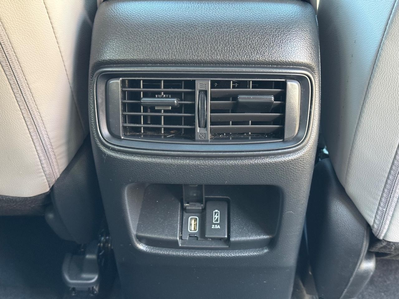 Honda CR-V Hybrid Vehicle Full-screen Gallery Image 15