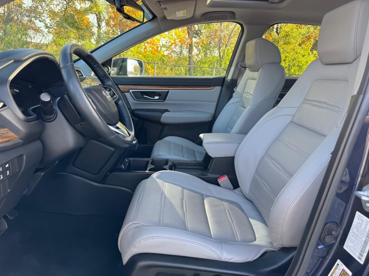 Honda CR-V Hybrid Vehicle Full-screen Gallery Image 17