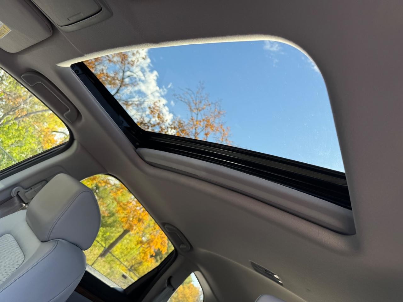 Honda CR-V Hybrid Vehicle Full-screen Gallery Image 18