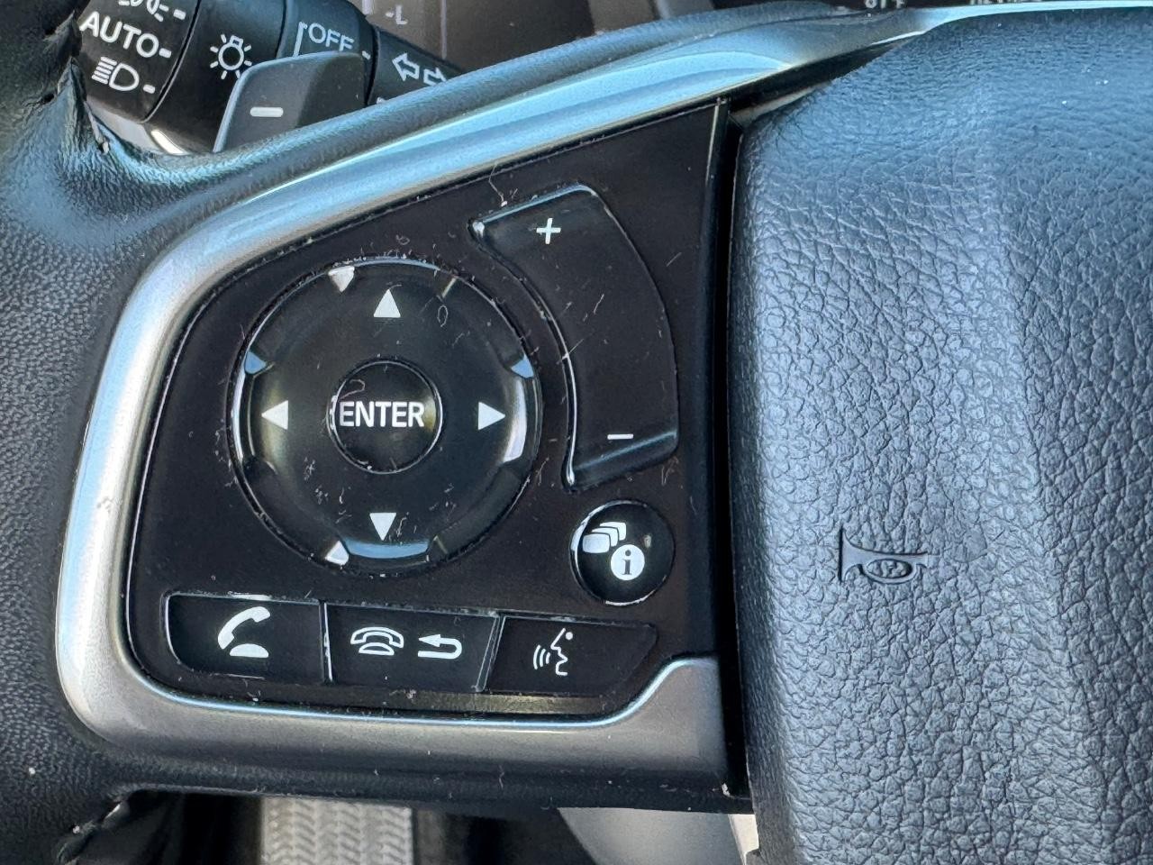 Honda CR-V Hybrid Vehicle Full-screen Gallery Image 20