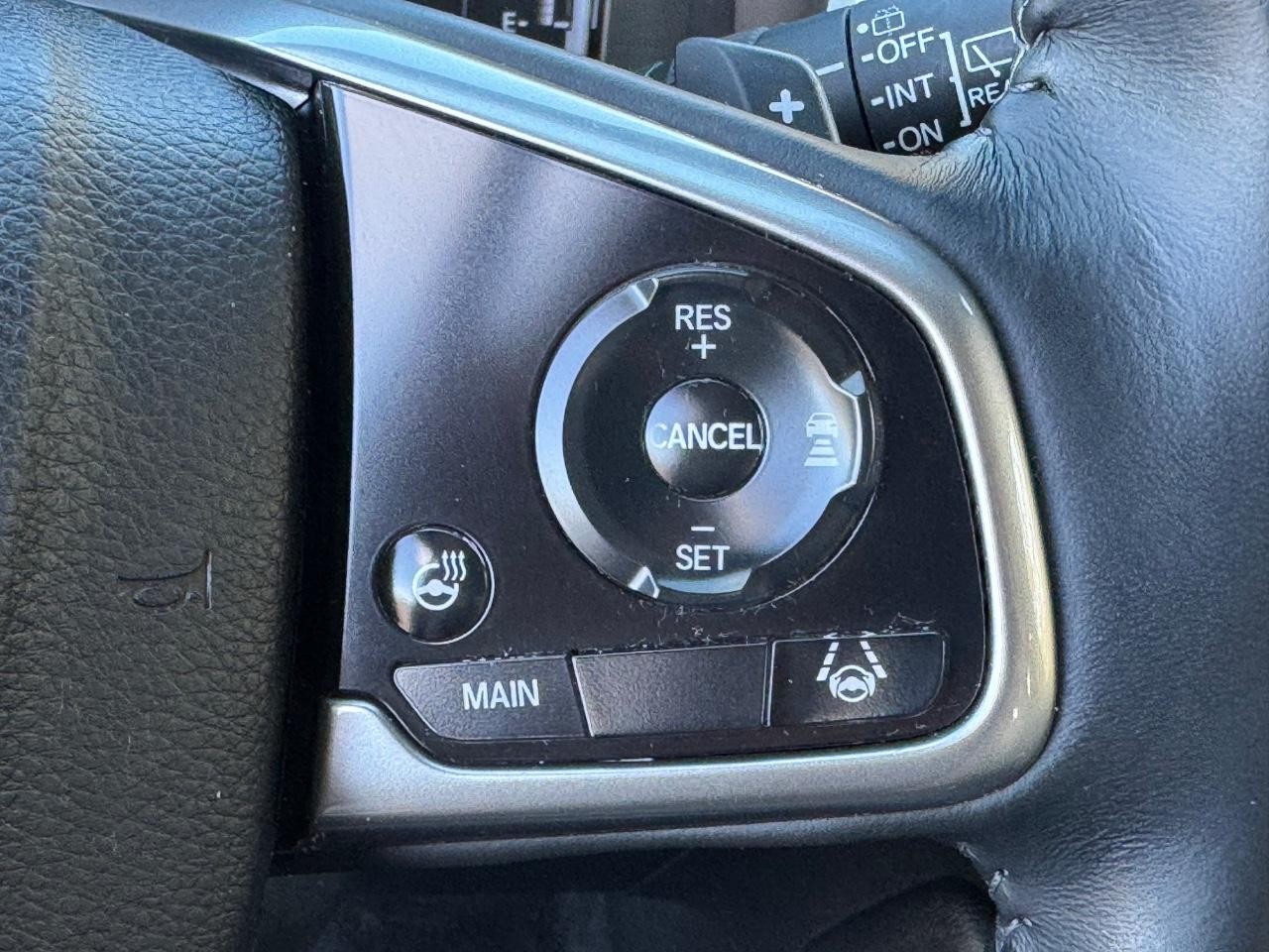 Honda CR-V Hybrid Vehicle Full-screen Gallery Image 21