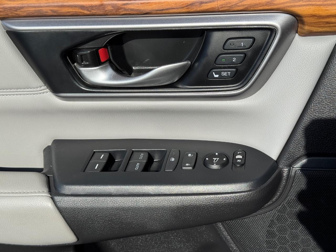 Honda CR-V Hybrid Vehicle Full-screen Gallery Image 24