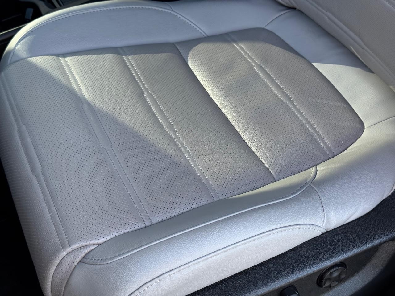 Honda CR-V Hybrid Vehicle Full-screen Gallery Image 25