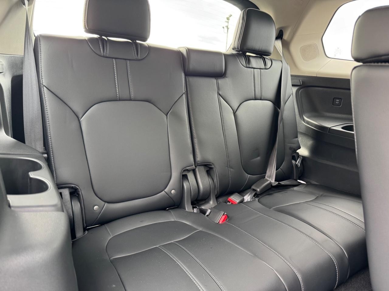 Honda Pilot Vehicle Full-screen Gallery Image 11