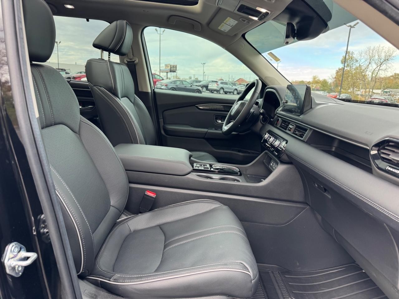 Honda Pilot Vehicle Full-screen Gallery Image 18