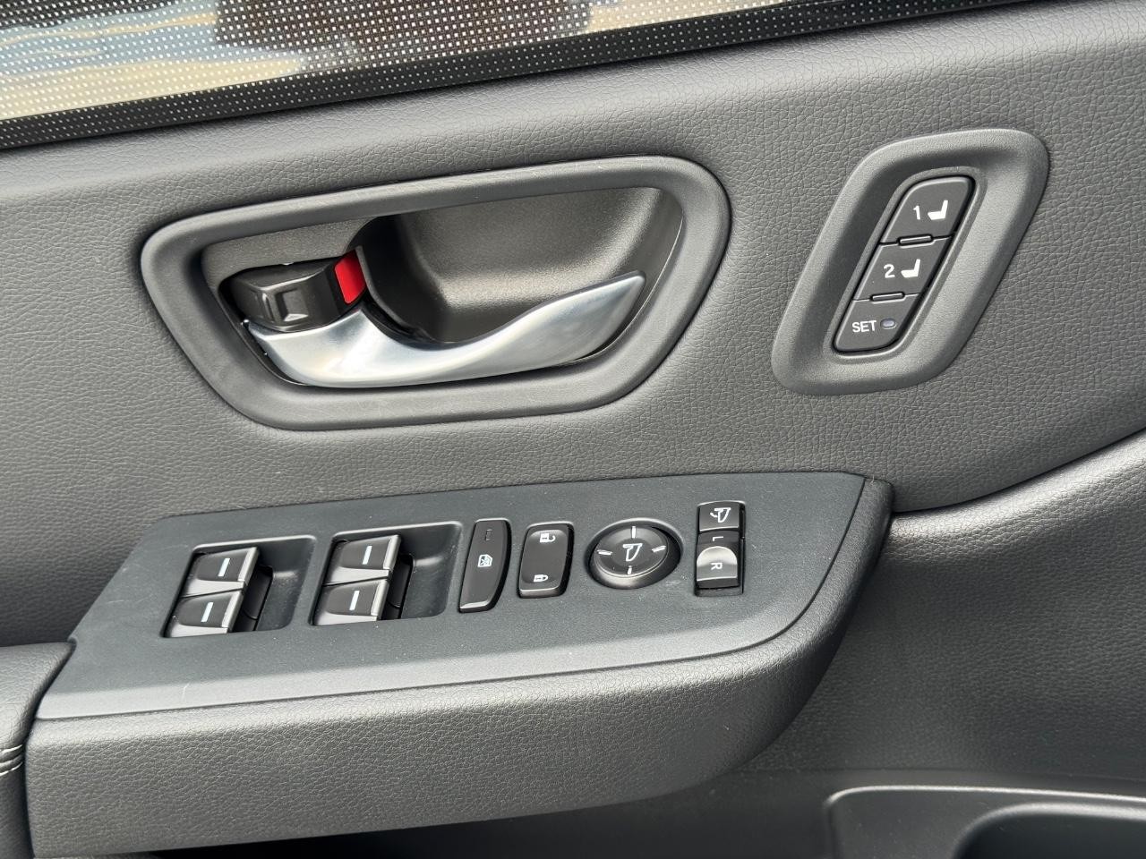 Honda Pilot Vehicle Full-screen Gallery Image 27