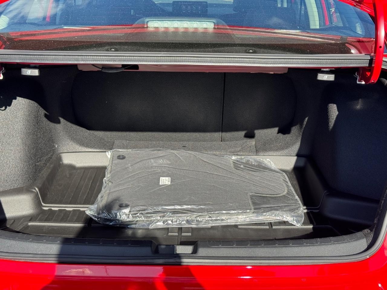 Honda Civic Sedan Vehicle Full-screen Gallery Image 04