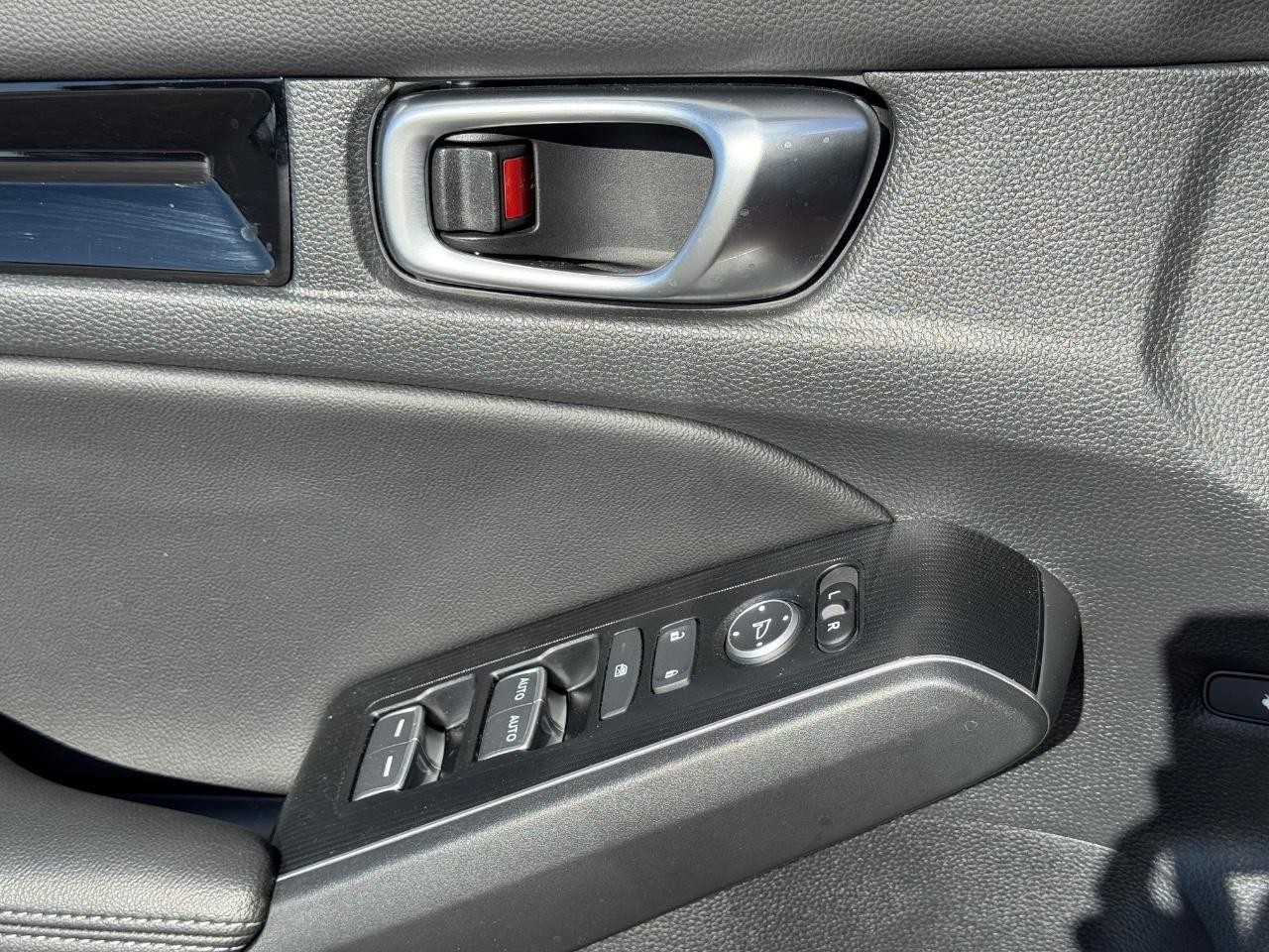 Honda Civic Sedan Vehicle Full-screen Gallery Image 26