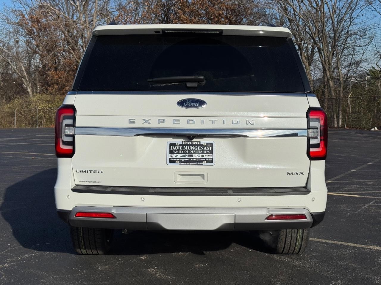 Ford Expedition Max Vehicle Full-screen Gallery Image 05