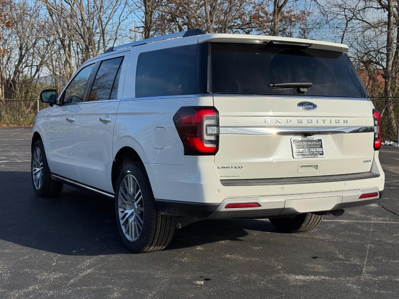 Ford Expedition Max Vehicle Full-screen Gallery Image 06