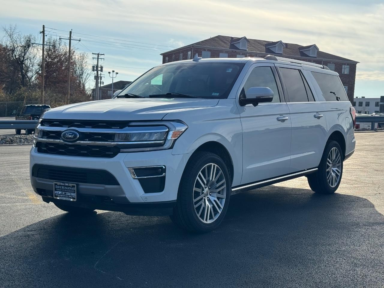 Ford Expedition Max Vehicle Full-screen Gallery Image 08