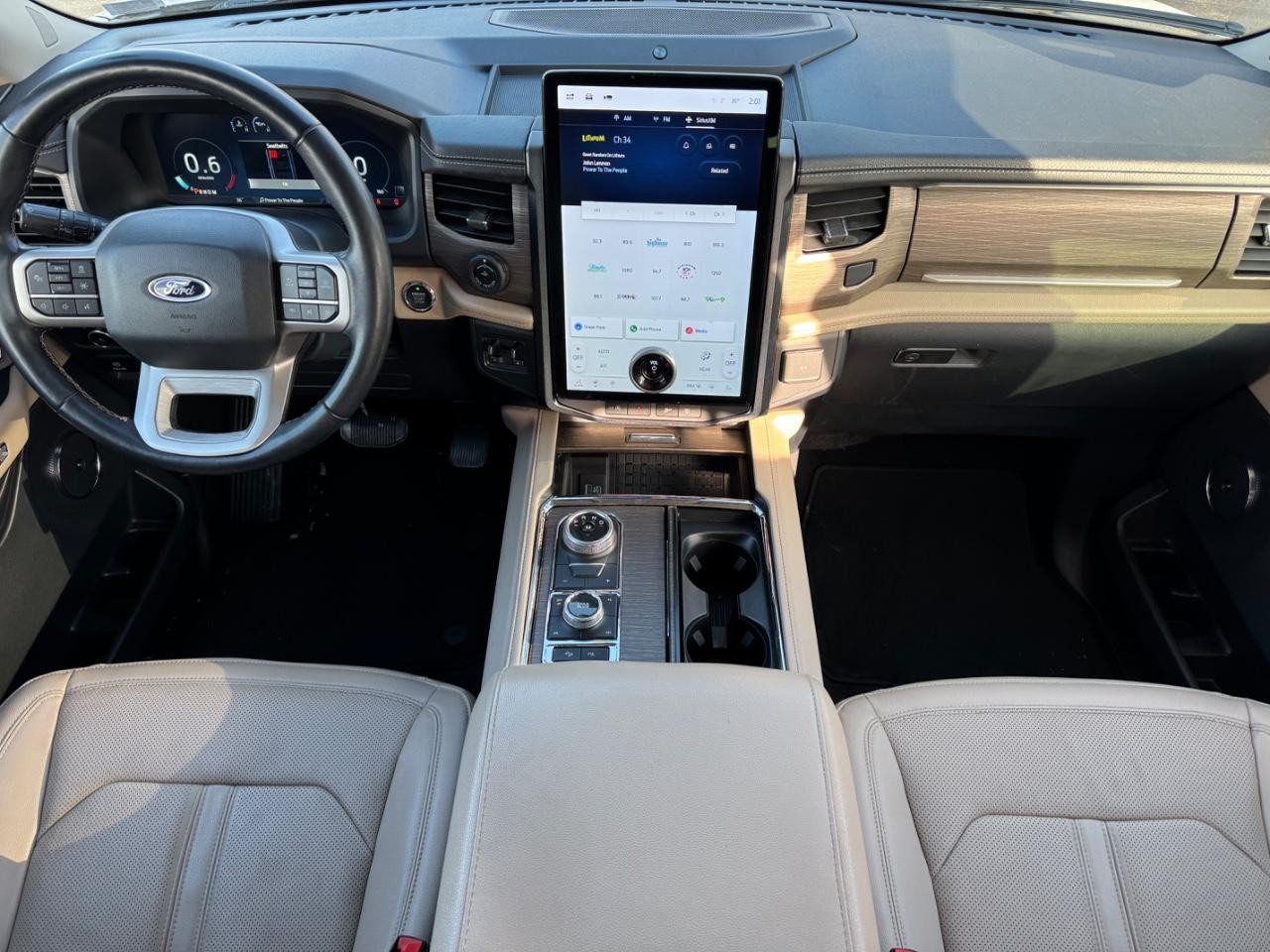 Ford Expedition Max Vehicle Full-screen Gallery Image 12