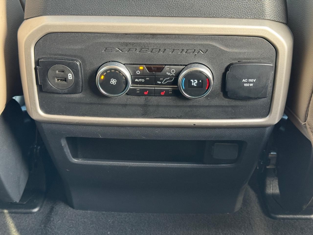 Ford Expedition Max Vehicle Full-screen Gallery Image 16