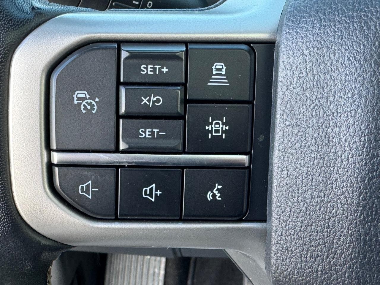 Ford Expedition Max Vehicle Full-screen Gallery Image 21