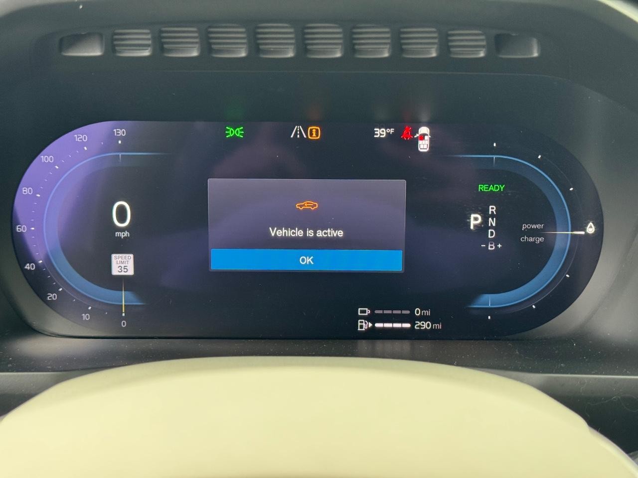 Volvo XC90 Recharge Plug-In Hybrid Vehicle Full-screen Gallery Image 20